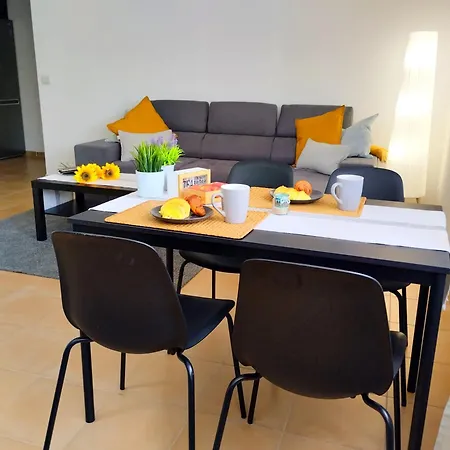 Sunflower, El Con Piscina En Complejo Residencial *