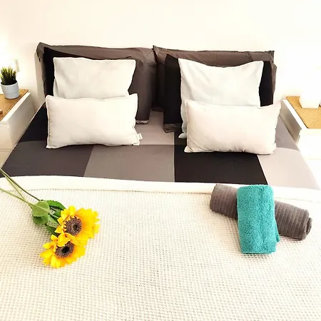 Apartment Sunflower, El Con Piscina En Complejo Residencial